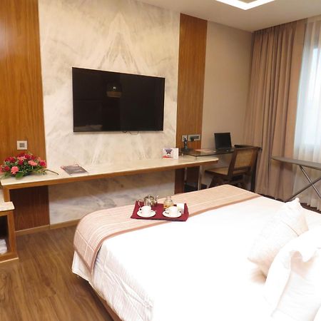 Lords Plaza Surat Hotel Exterior photo