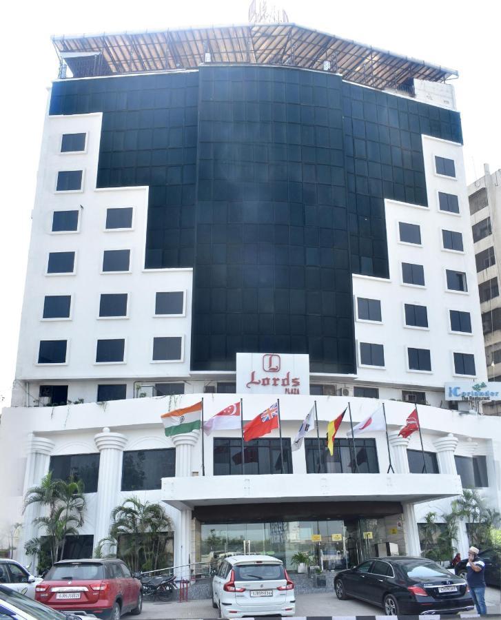 Lords Plaza Surat Hotel Exterior photo