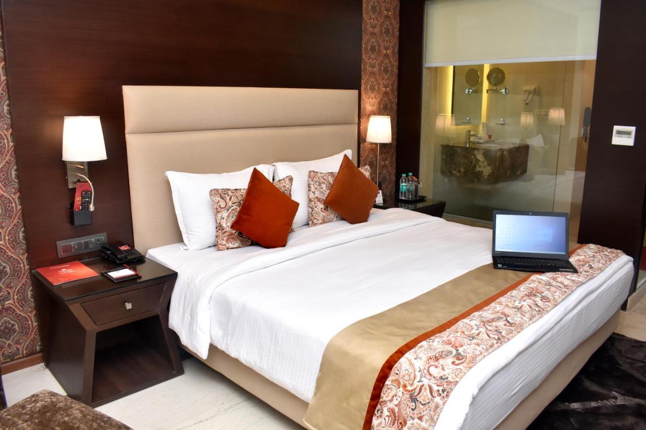 Lords Plaza Surat Hotel Exterior photo