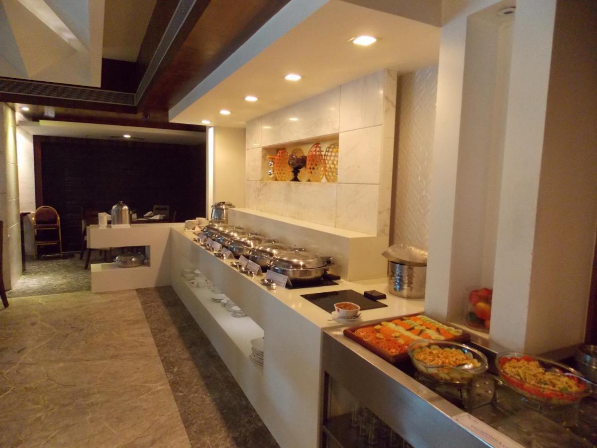 Lords Plaza Surat Hotel Exterior photo