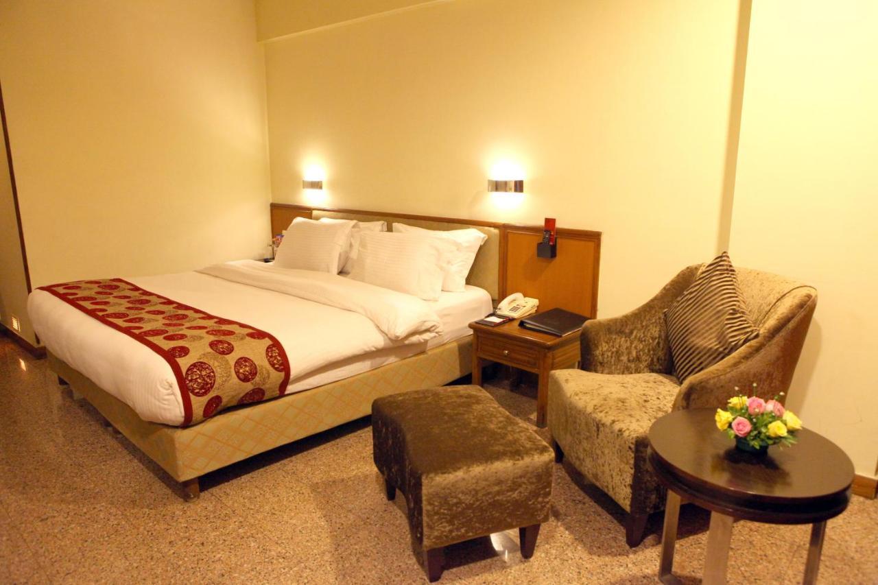 Lords Plaza Surat Hotel Exterior photo