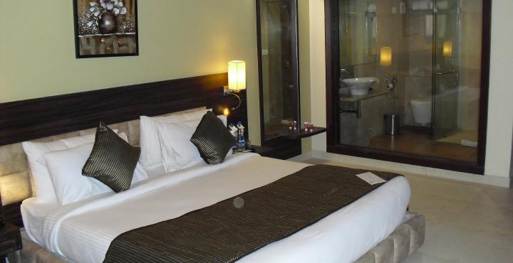 Lords Plaza Surat Hotel Exterior photo