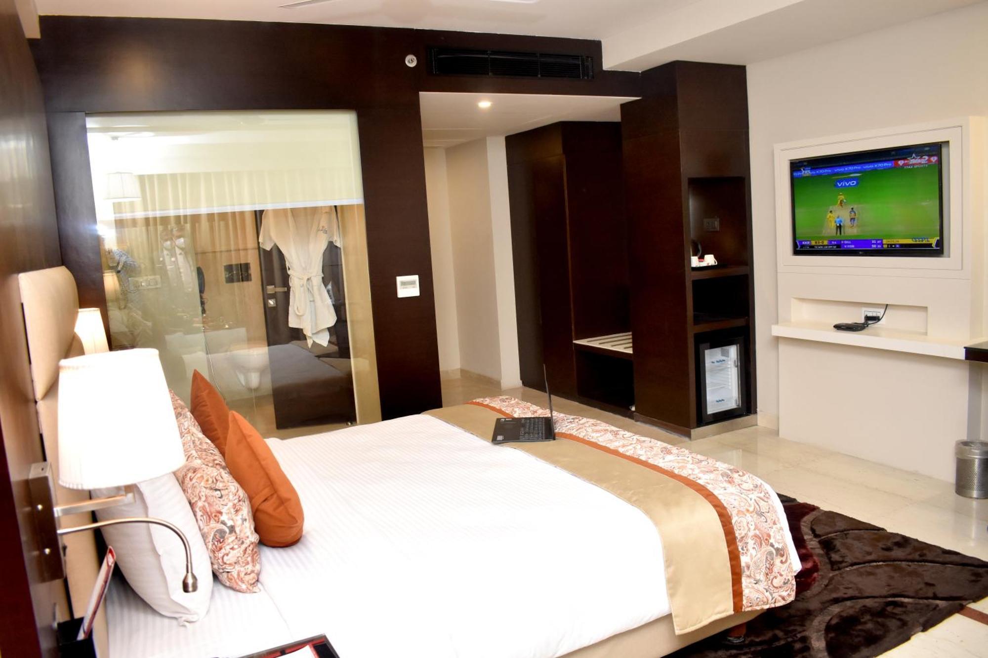 Lords Plaza Surat Hotel Exterior photo