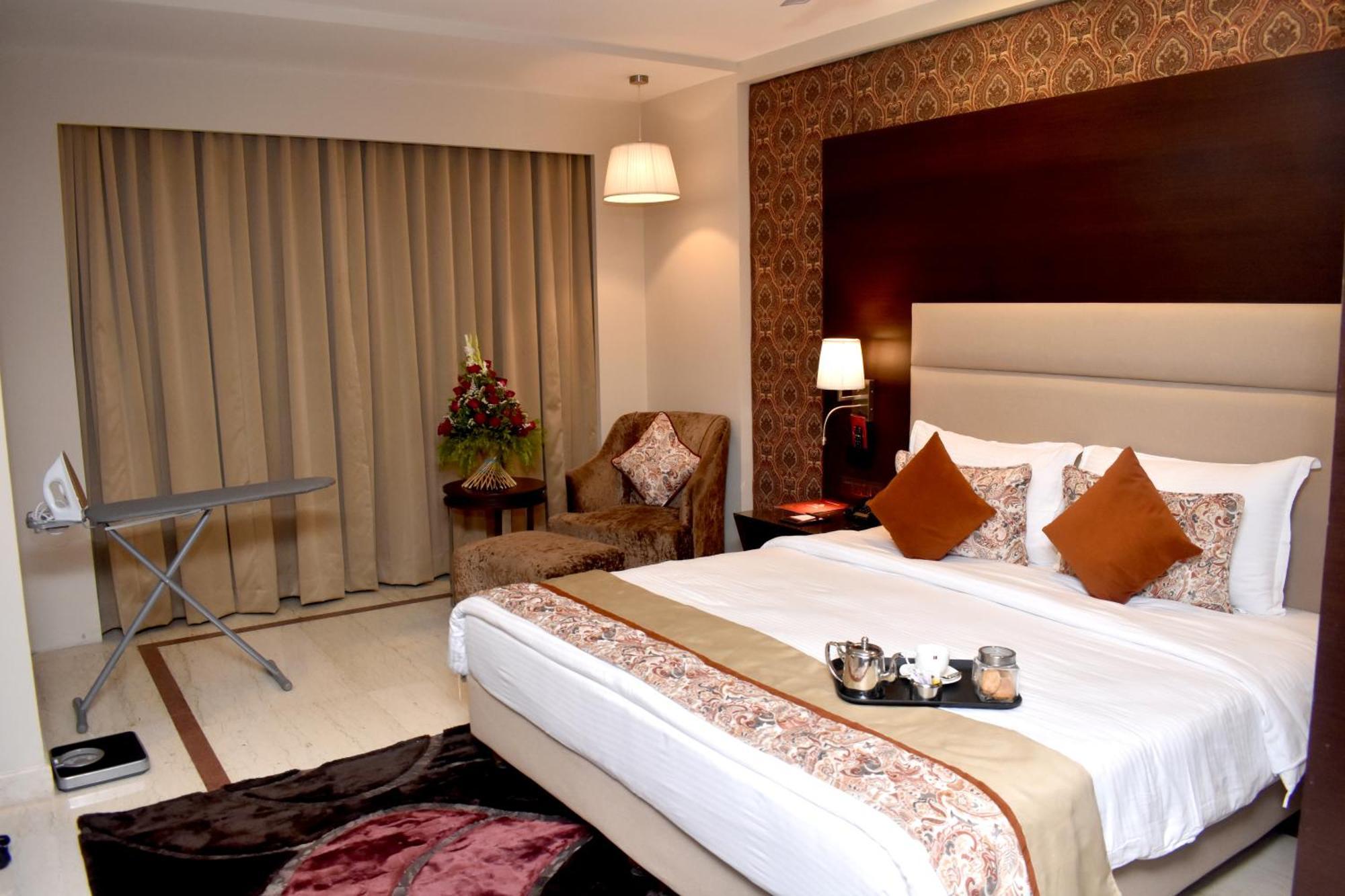 Lords Plaza Surat Hotel Exterior photo