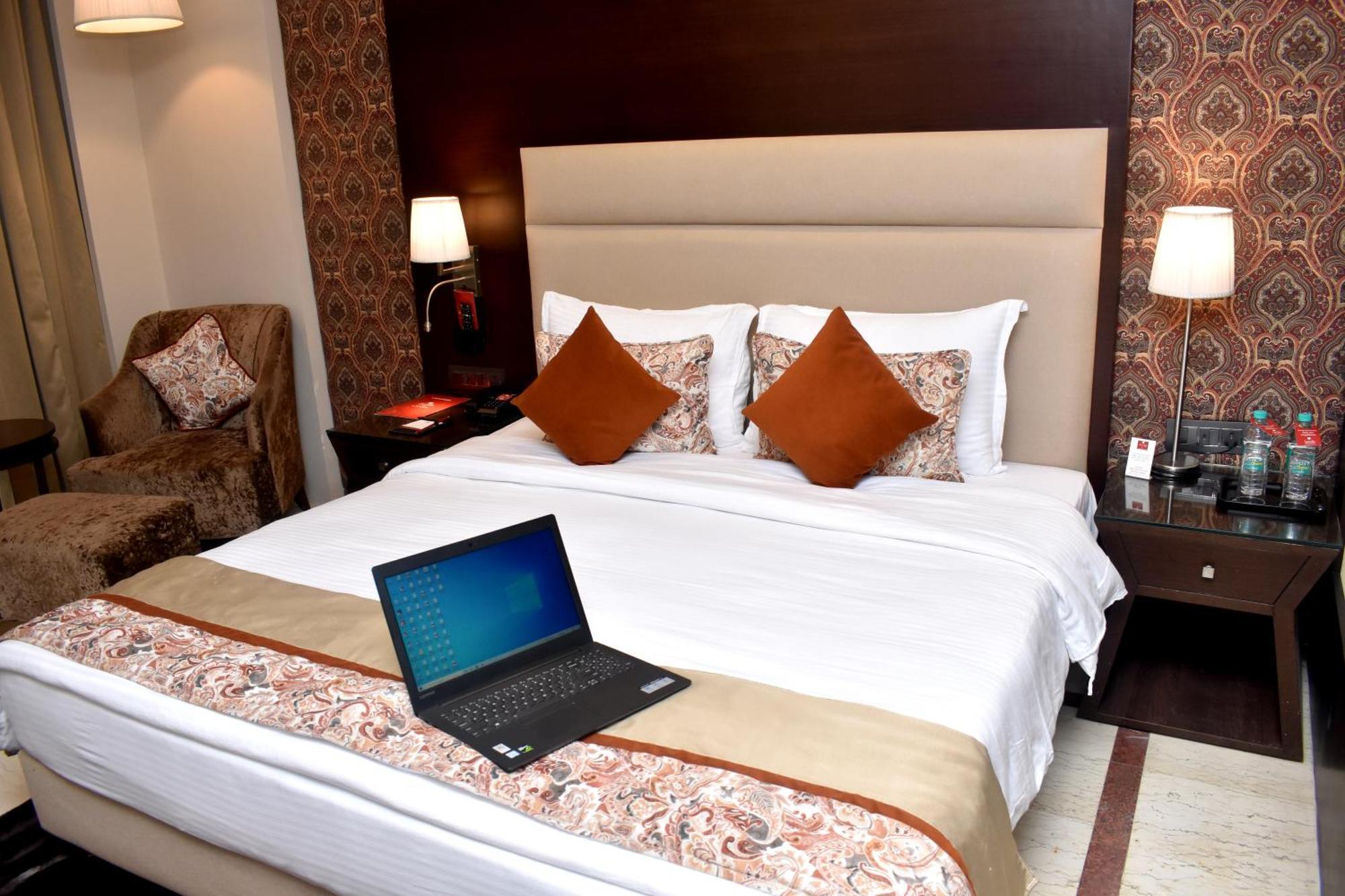 Lords Plaza Surat Hotel Exterior photo