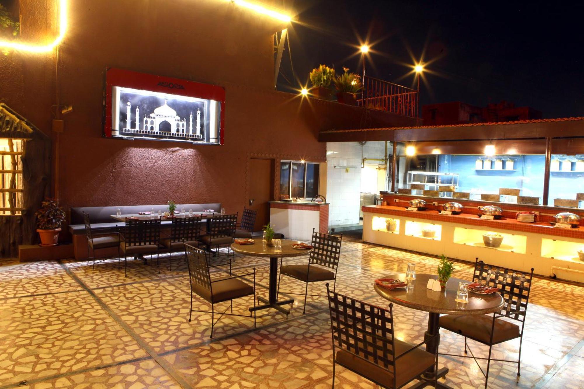 Lords Plaza Surat Hotel Exterior photo
