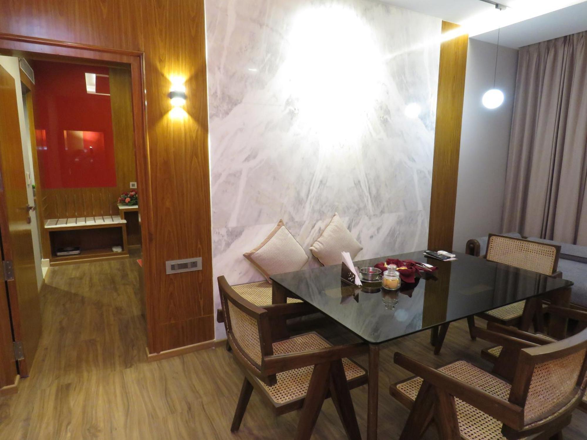 Lords Plaza Surat Hotel Exterior photo