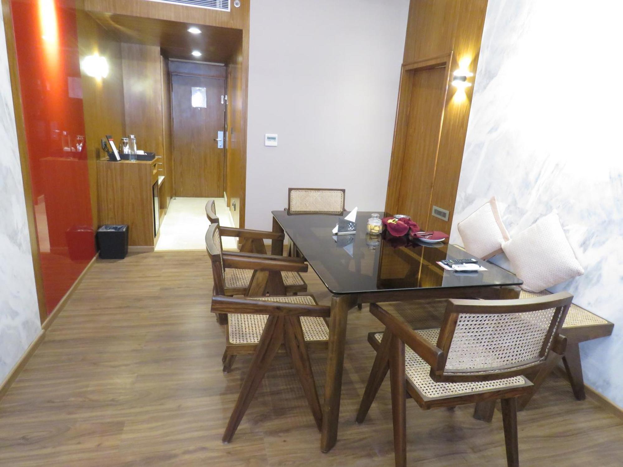 Lords Plaza Surat Hotel Exterior photo