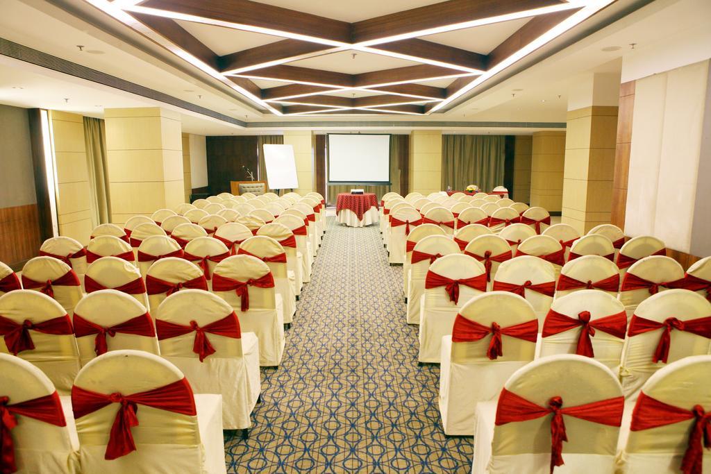 Lords Plaza Surat Hotel Exterior photo