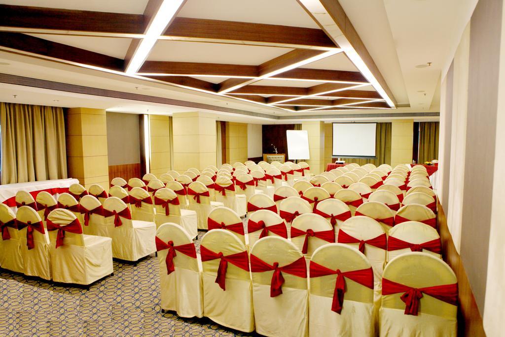 Lords Plaza Surat Hotel Exterior photo