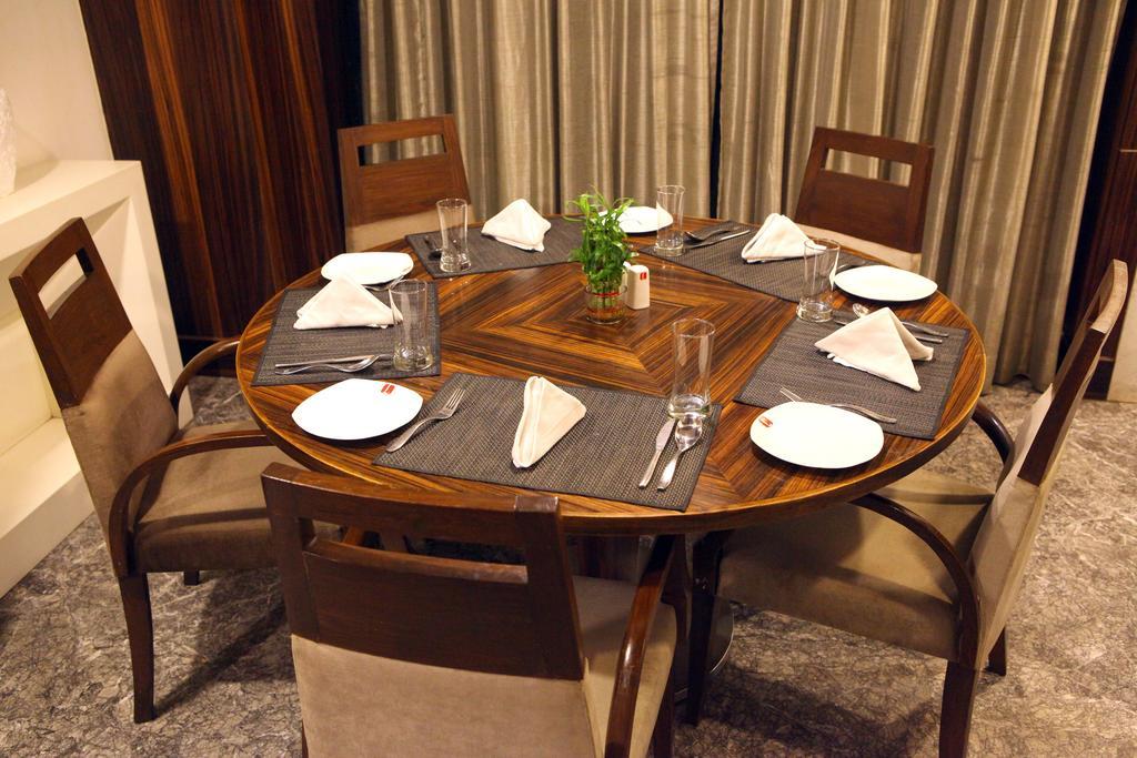 Lords Plaza Surat Hotel Exterior photo