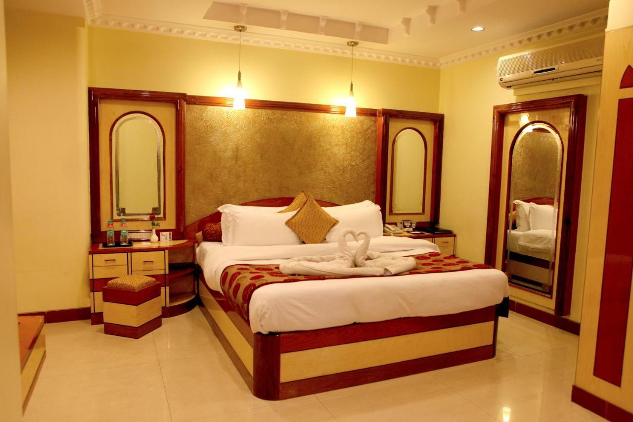 Lords Plaza Surat Hotel Exterior photo